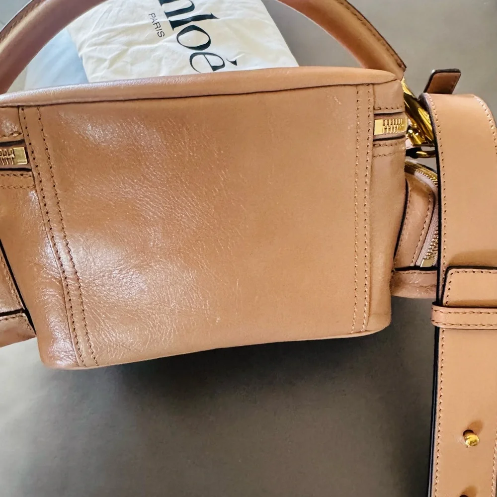 Chloé Small Camera Bag in shiny leather - Picture 7 of 11